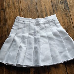 White Pleated Mini Skorts with Side Zipper